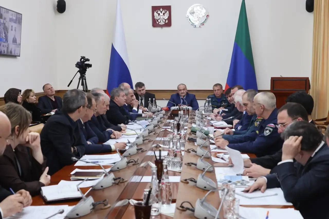 Арсланбек Алибеков принял участие  в заседании оперативного штаба по ликвидации последствий чрезвычайной ситуации в Дагестане